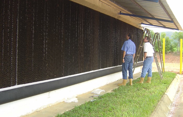 PANELES EVAPORATIVOS - Los paneles evaporativos nos permiten bajar la temperatura a través de la evaporación del agua.