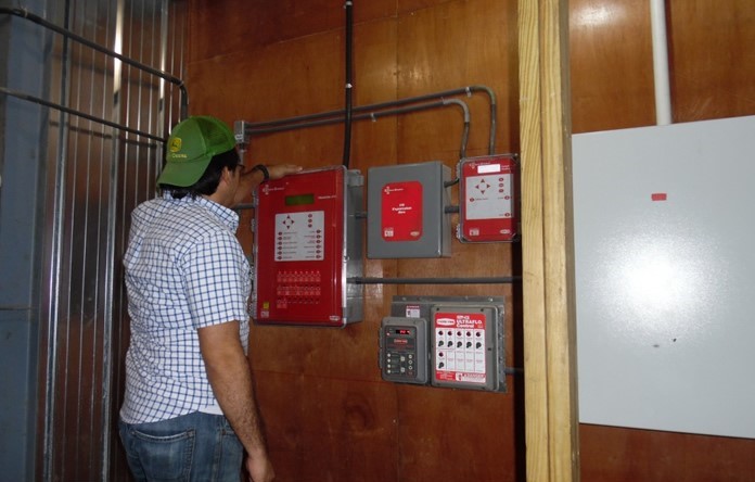 El cerebro de este manejo de ventilación es nuestro consolador Chore Tronics qué es el más versátil y amigable de la Industria.